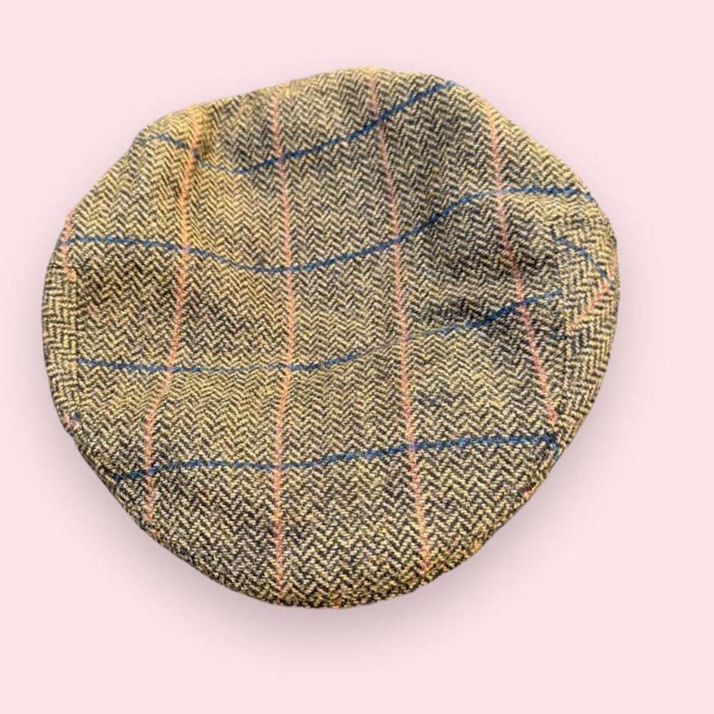 Babaton Aritzia Tweed Flat Wool Hat in Herringbone